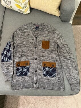 Men's Marled Gray V-Neck Cardigan with Plaid Pockets
